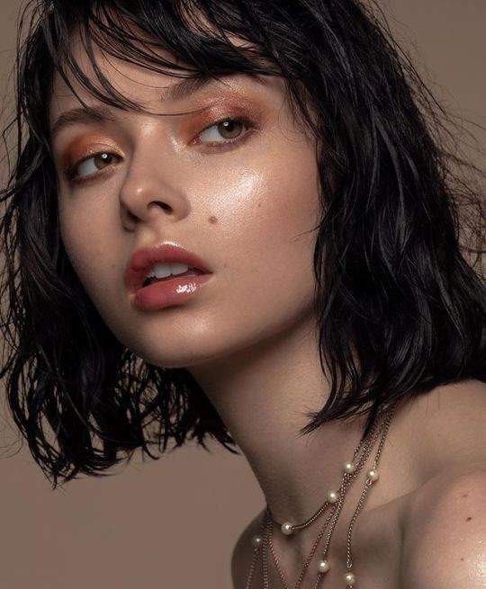 Каре у девушки